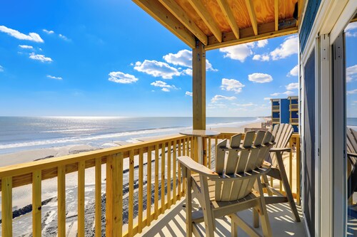Beachfront Family Condo w/ Stunning Views!