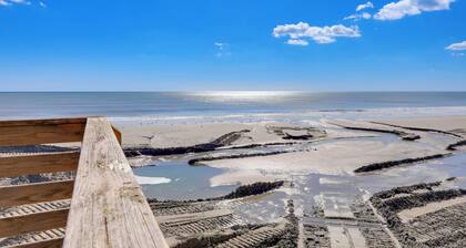 Beachfront Family Condo w/ Stunning Views!
