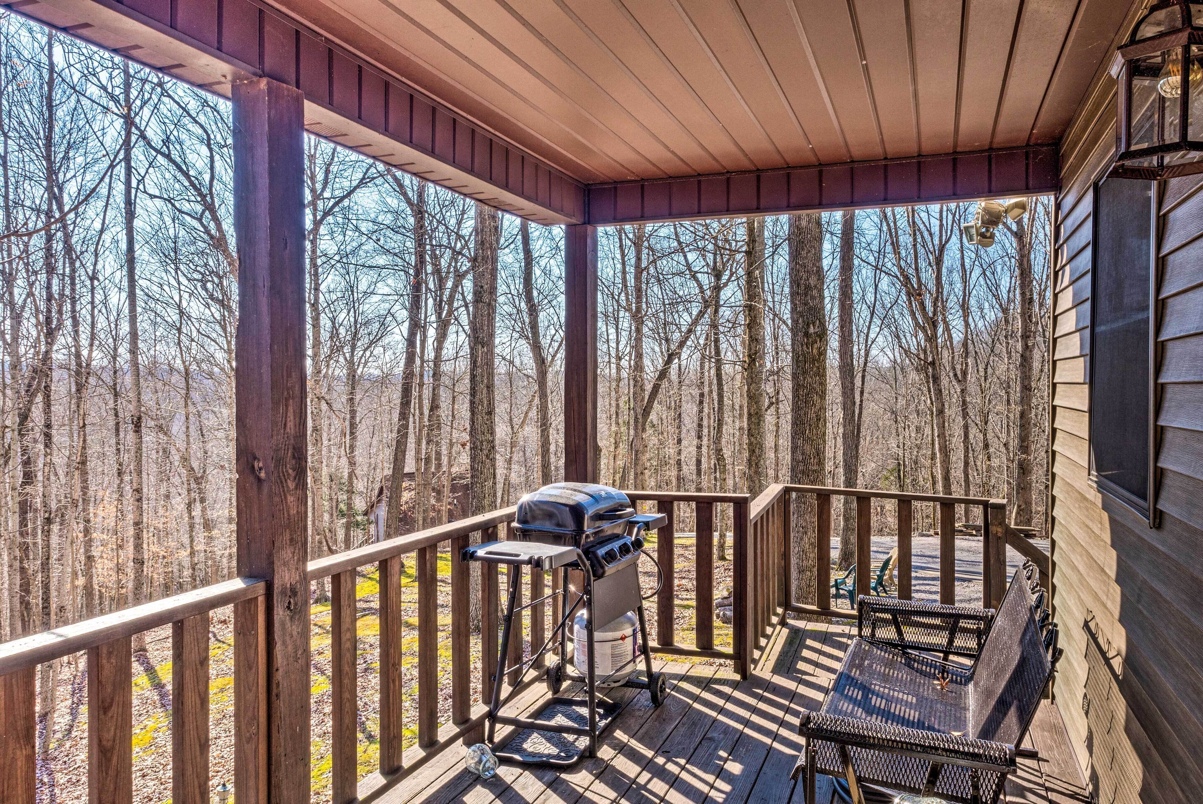 Quiet & Private Cabin ~ 5 Mi to Dale Hollow Lake!