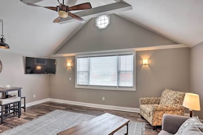 Apartment (1 Bedroom) | Interior - Updated Lake Erie Home ~ 34 Mi to Cedar Point! (Lorain)