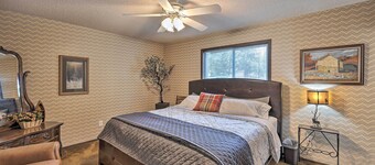 Rustic Western Home: Walk to Winchester Lake!
