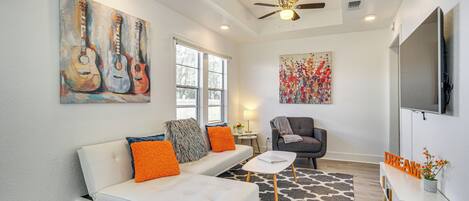 Cottage (1 Bedroom) | Living area | TV