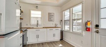 Charming Gulf Coast Cottage - 1 Mile to the Coast!