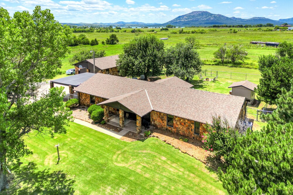 Spacious Country Home Near Ft Sill & Medicine Park