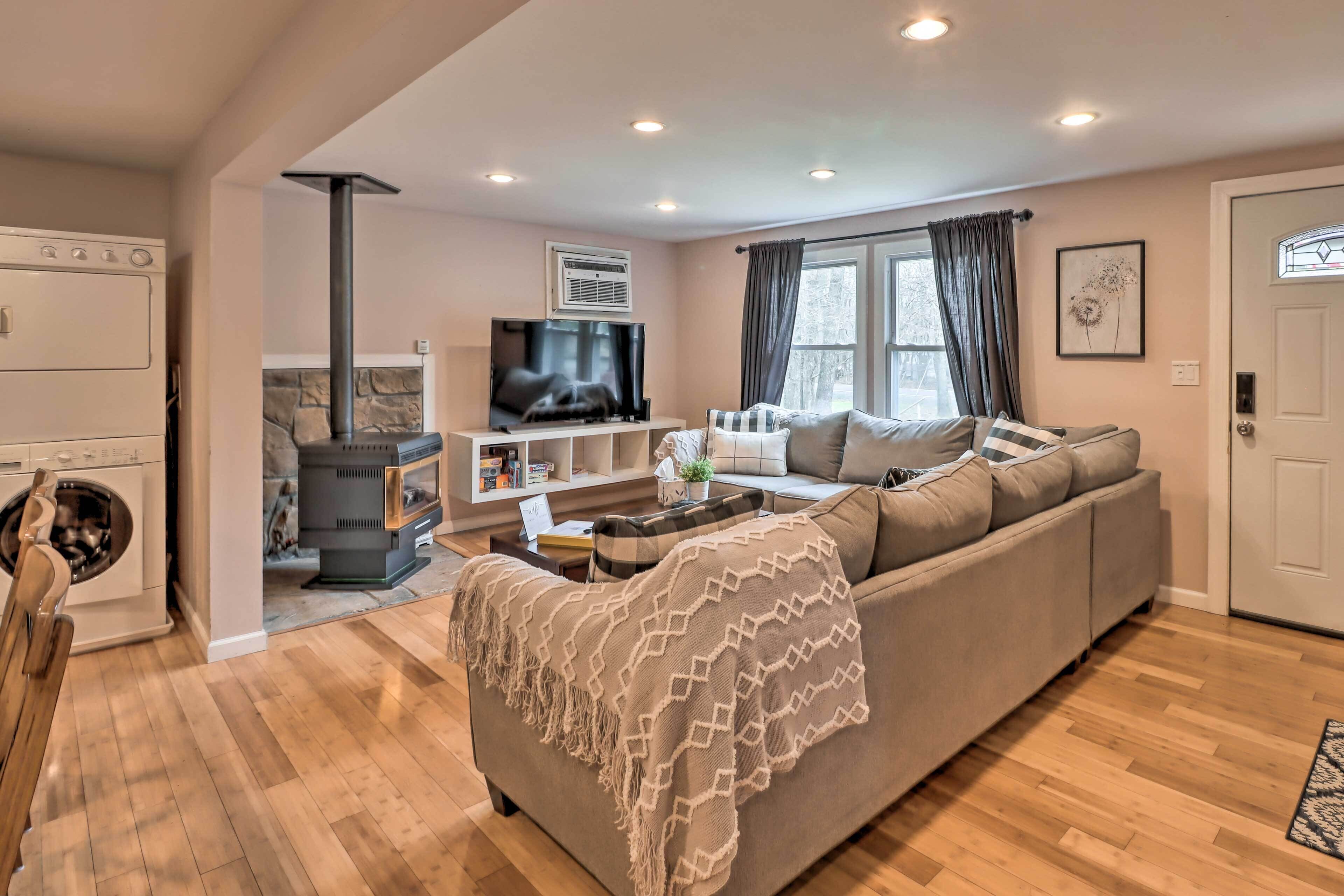 Poconos Home w/ Private Hot Tub & Community Pool!