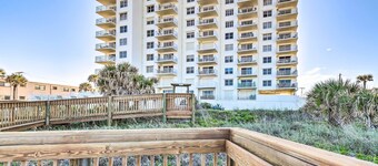 Luxe Oceanfront Condo w/ Pool, Beach Access + Gear