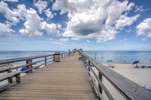 Updated Dtwn Naples Condo: Across From Beach!