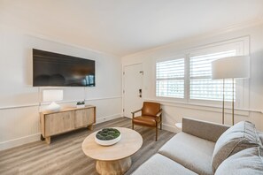 Apartment (2 Bedrooms) | Interior - Updated Dtwn Naples Condo: Across From Beach! (Naples)