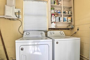 House (2 Bedrooms) | Interior - Lakeland Home w/ Large Backyard ~ 1 Mile From Fsc! (Lakeland)