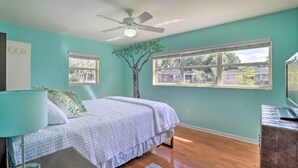 A bedroom with a bed, a ceiling fan, a window, and a view of the outside. - Lakeland Home w/ Large Backyard ~ 1 Mile From Fsc! (Lakeland)