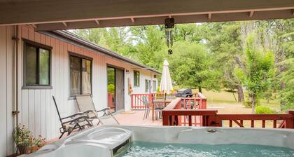 Rustic Groveland Home: Private Hot Tub, Deck & BBQ