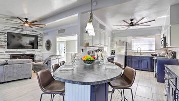 House (3 Bedrooms) | Interior