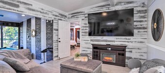 Modern Seminole Home w/ Patio, 3 Mi to Beach!