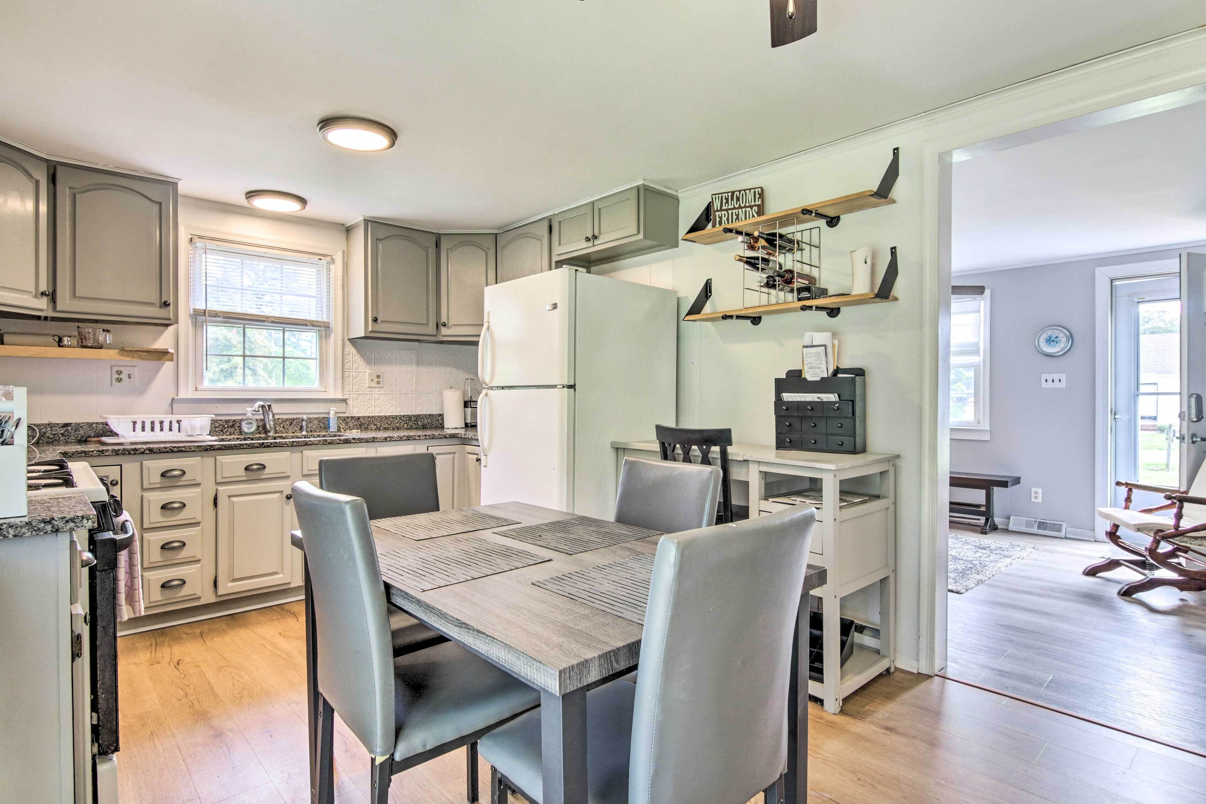 Home on Chesapeake Bay: Large Yard, Fire Pit