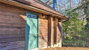Exterior detail - Chattanooga Studio Apartment w/ Loft! (Chattanooga)