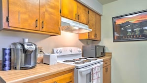 Private kitchen - Chattanooga Studio Apartment w/ Loft! (Chattanooga)