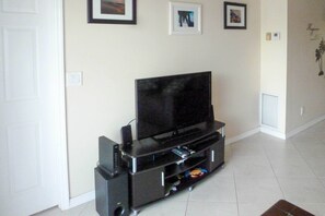 Apartment (2 Bedrooms) | Interior - Snowbird's Escape: 6 Mi to the Beach & Old Naples! (Naples)