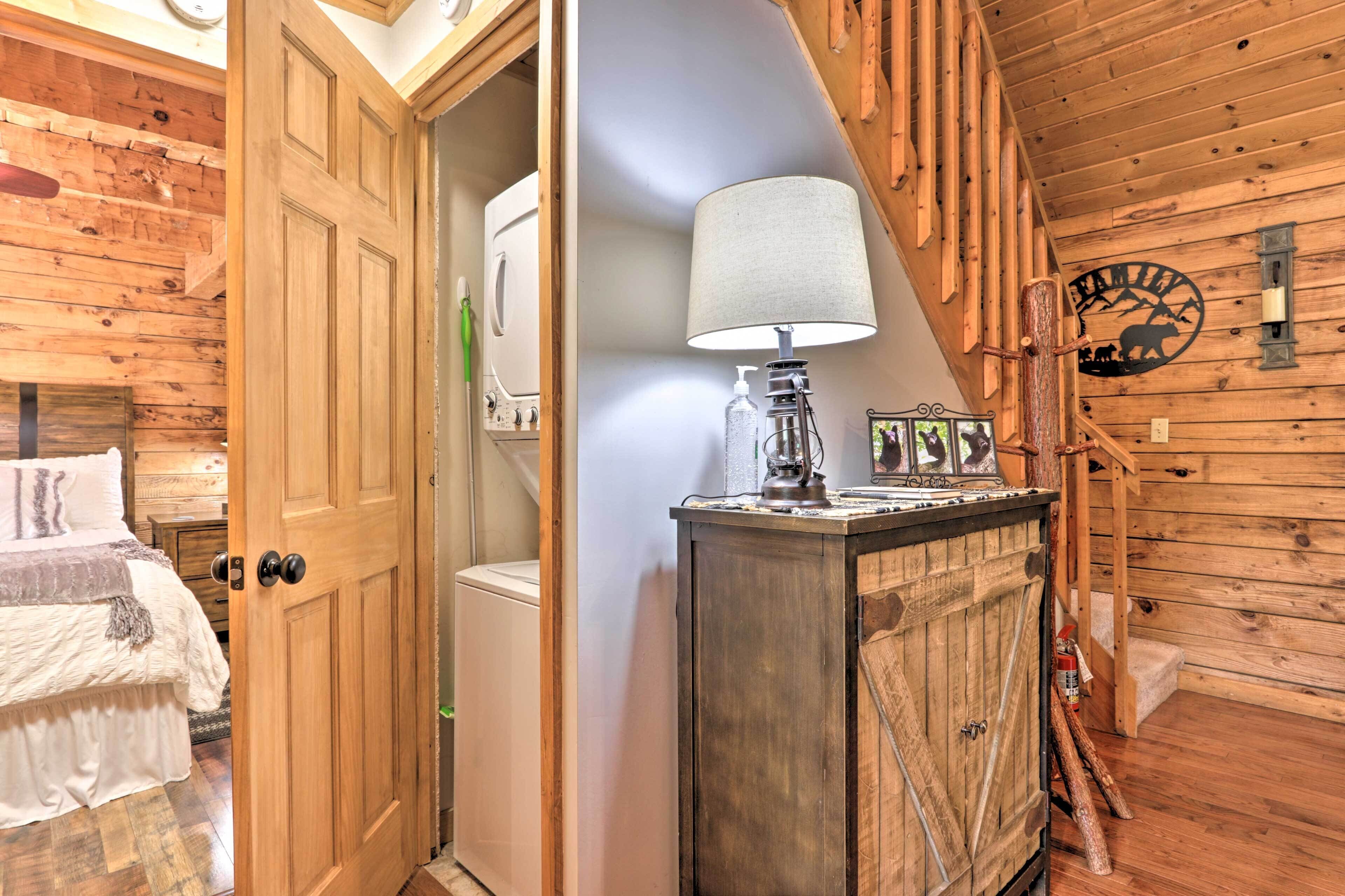 Blue Ridge Bungalow Cabin w/ Hot Tub & Deck