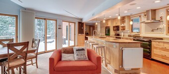 White Mountain Escape w/ Separate In-law Suite!