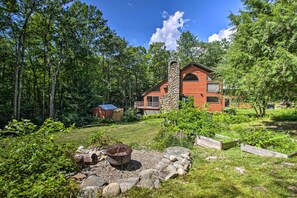 House (Multiple Bedrooms) | Interior - White Mountain Escape w/ Separate In-law Suite! (Thornton)