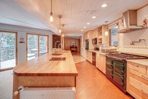 Casa (Multiple Bedrooms) | Parte interna