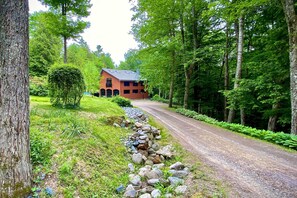 House (Multiple Bedrooms) | Interior - White Mountain Escape w/ Separate In-law Suite! (Thornton)