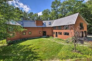 House (Multiple Bedrooms) | Interior - White Mountain Escape w/ Separate In-law Suite! (Thornton)