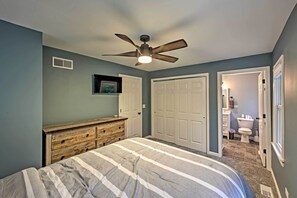 Cottage (3 Bedrooms) | Interior - Updated Twin Lakes Cottage, Walk to Lake Mary (Twin Lakes)