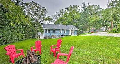 Updated Twin Lakes Cottage, Walk to Lake Mary