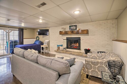 Beckley Studio w/ Hot Tub, 4 Mi to WVU Tech!