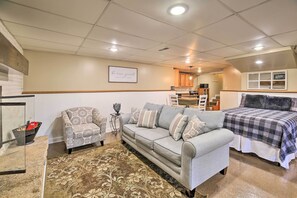 Apartment (0 Bedroom) | Interior - Beckley Studio w/ Hot Tub, 4 Mi to WVU Tech! (Beckley)