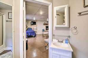 Apartment (0 Bedroom) | Interior