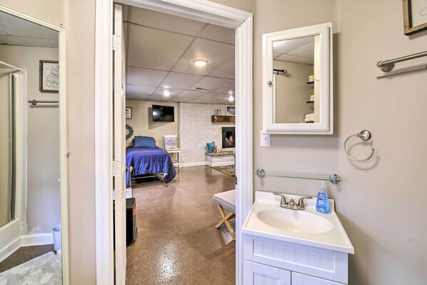 Apartment (0 Bedroom) | Interior - Beckley Studio w/ Hot Tub, 4 Mi to WVU Tech! (Beckley)