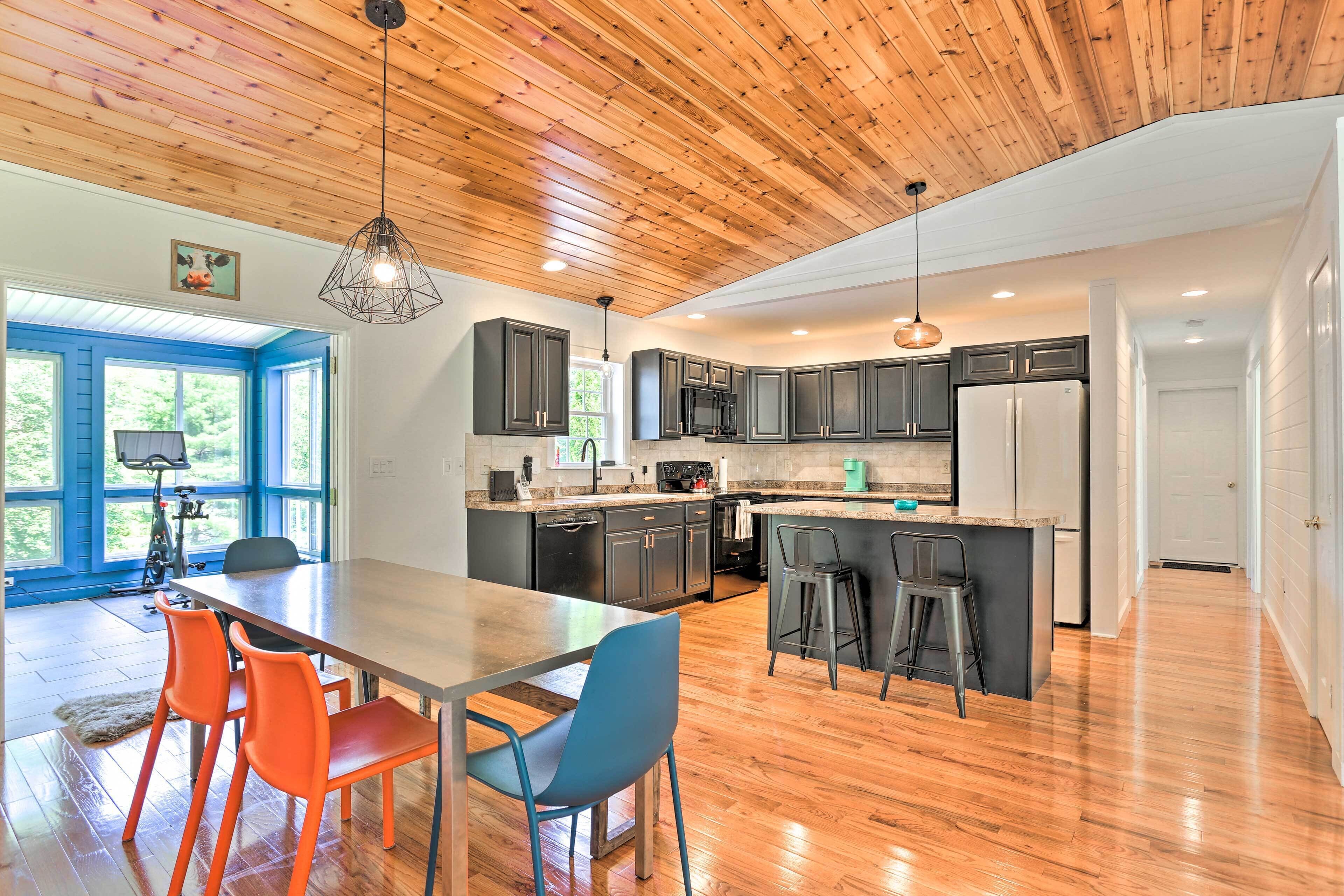 Updated Family Home ~ 1 Mile to Delaware River!