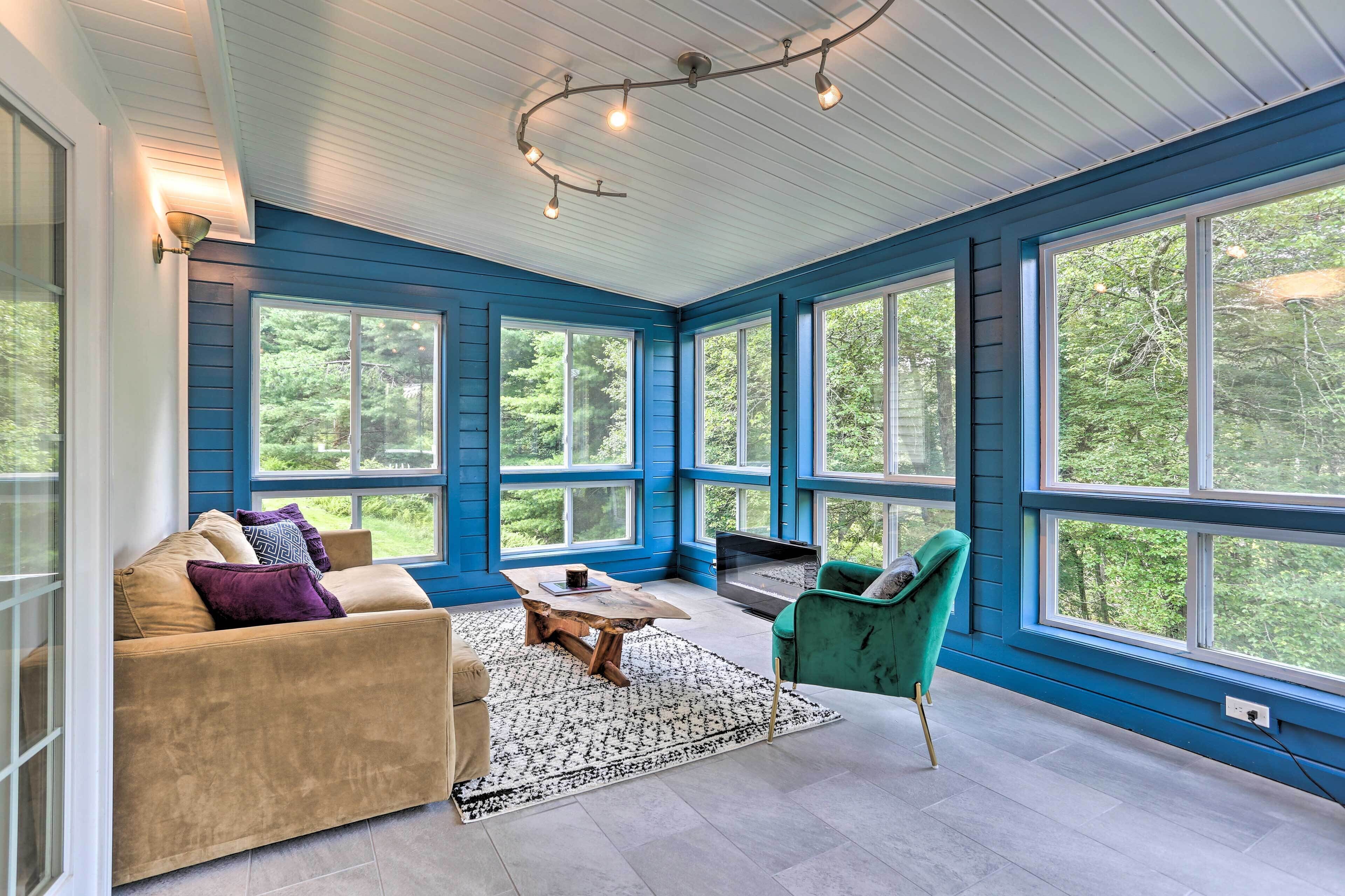 Updated Family Home ~ 1 Mile to Delaware River!