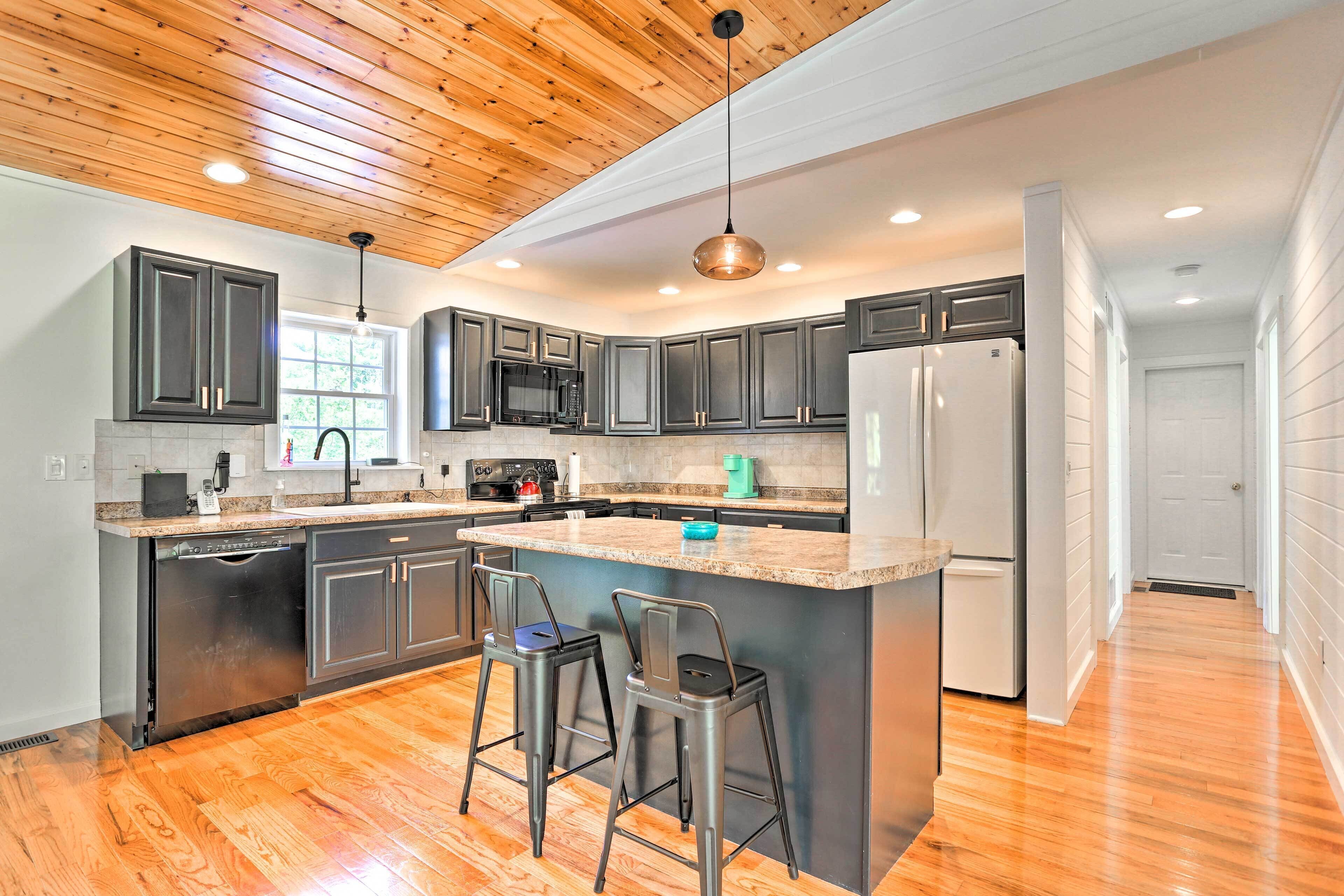 Updated Family Home ~ 1 Mile to Delaware River!