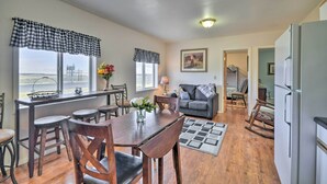 A spacious kitchen with a dining area, wooden flooring, and a view through large windows. - 'cedar Mountain Hideout' By Cody Night Rodeo! (Cody)