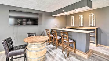 House (5 Bedrooms) | Interior