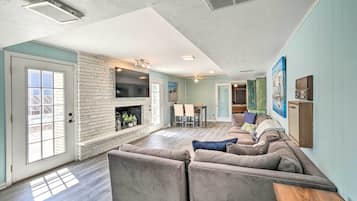 House (5 Bedrooms) | Interior