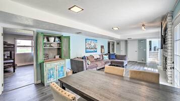 House (5 Bedrooms) | Interior