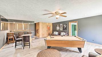 House (5 Bedrooms) | Interior