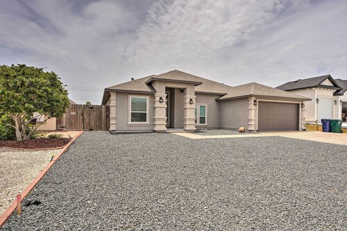 Sleek Corpus Christi Getaway w/ Private Pool!