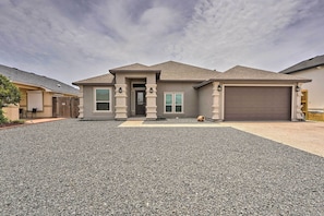 House (4 Bedrooms) | Interior - Sleek Corpus Christi Getaway w/ Private Pool! (Corpus Christi)