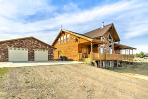 House (3 Bedrooms) | Interior - Rustic Bryce Canyon Home w/ Deck on Sevier River! (Hatch)