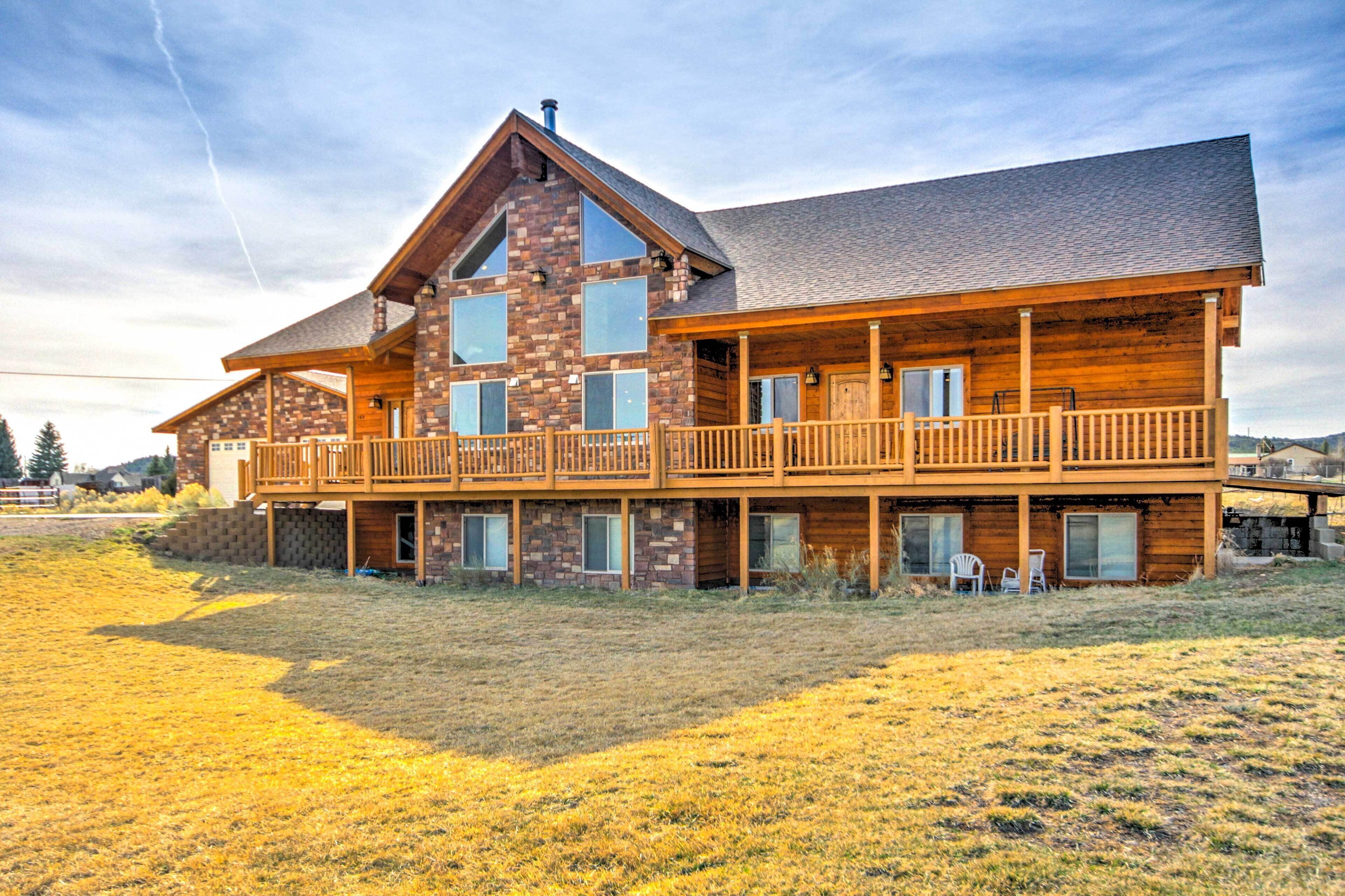 Rustic Bryce Canyon Home w/ Deck on Sevier River!