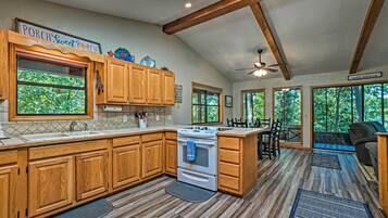 House (4 Bedrooms) | Interior