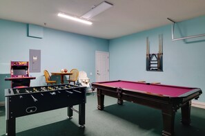 House (6 Bedrooms) | Interior