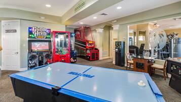 House (6 Bedrooms) | Interior