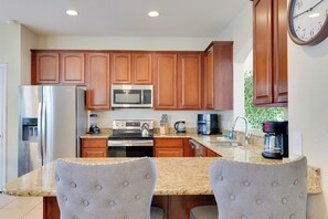 House (6 Bedrooms) | Interior