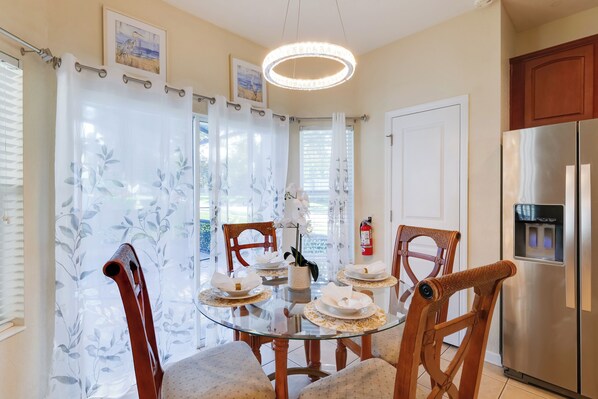 House (6 Bedrooms) | Interior